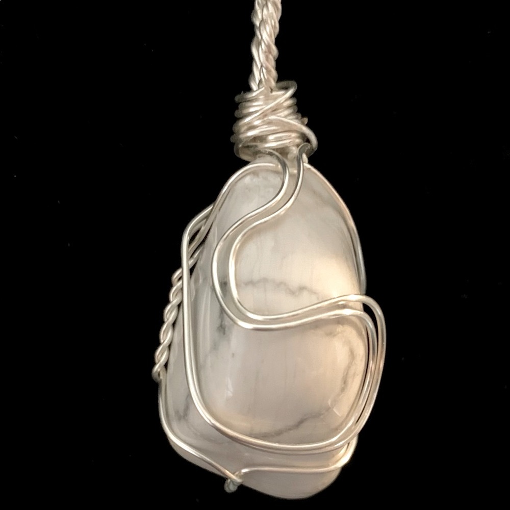 Beautifully Handcrafted Howlite Pendant - Picture 1 of 2